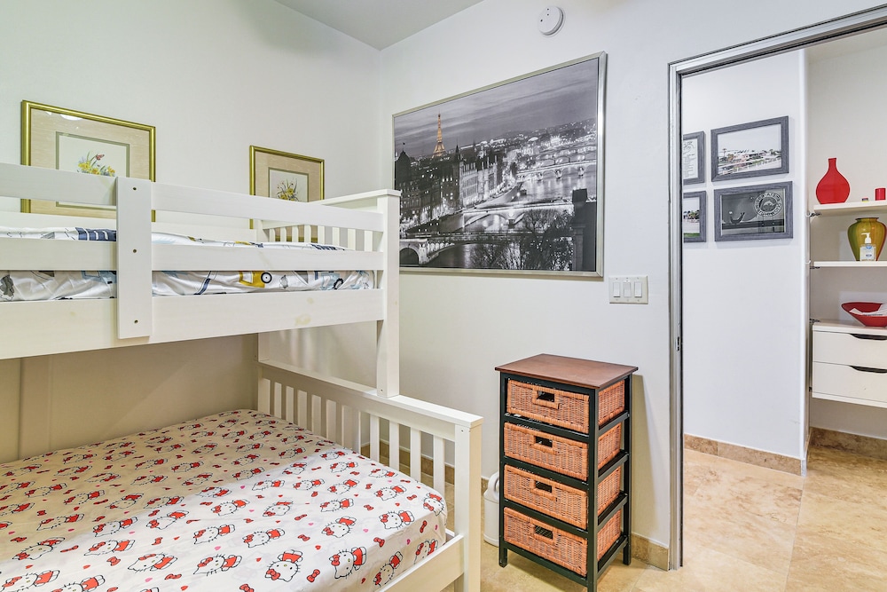Walk to Galveston Beach: Family Condo w/ Pool