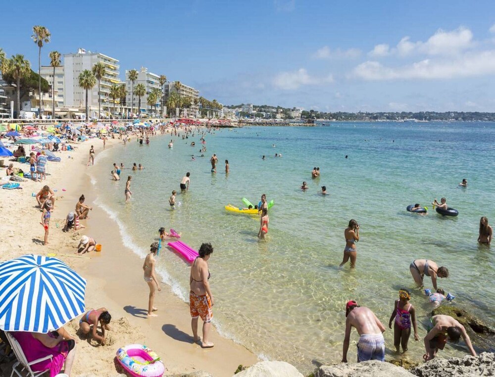 Apartment in Juan-les-pins Near Sandy Beaches