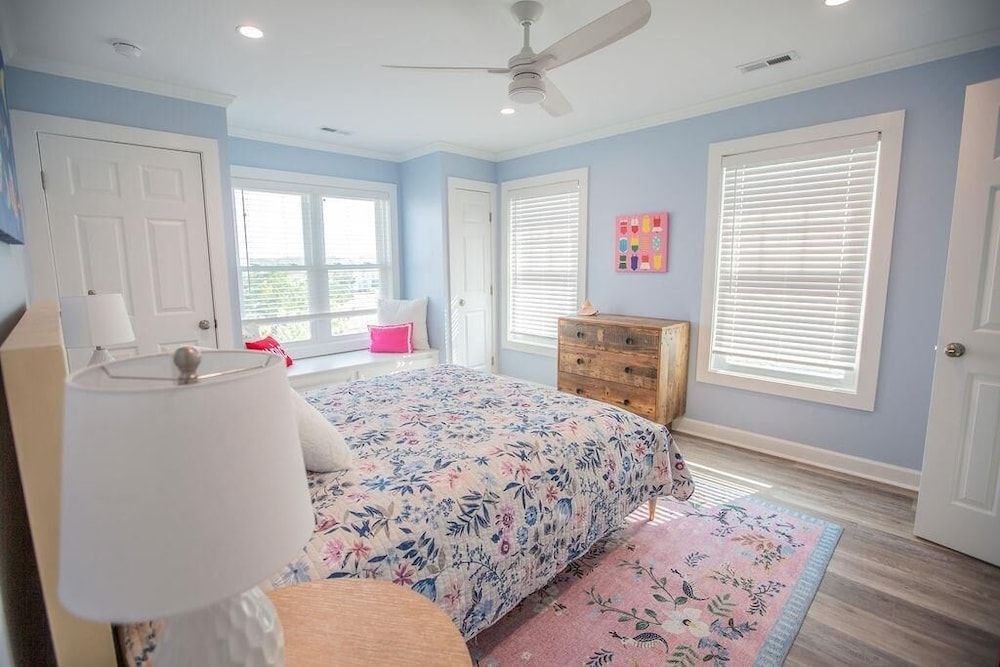Three Girls 5 Bedroom Home by RedAwning