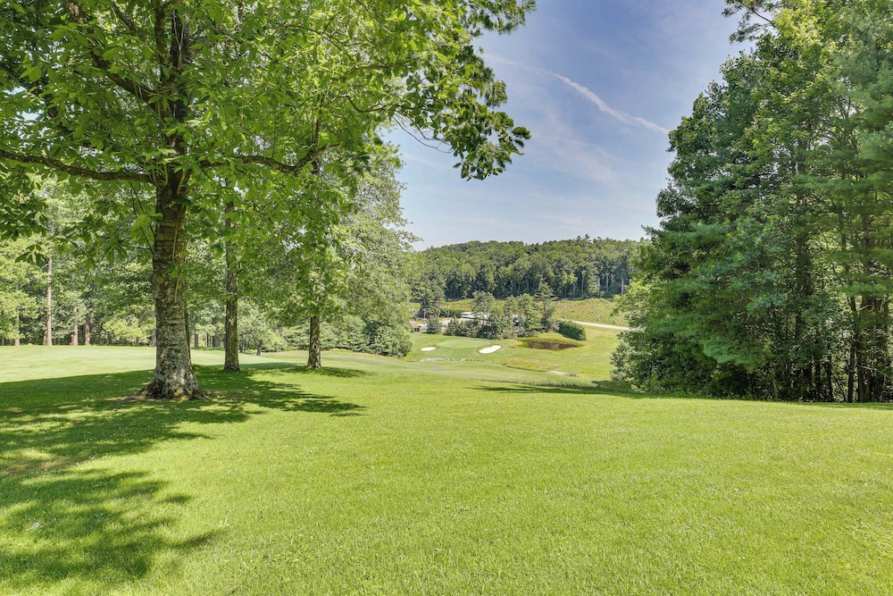 Golf, Hike & Explore: Blue Ridge Mtn Haven w/ Deck