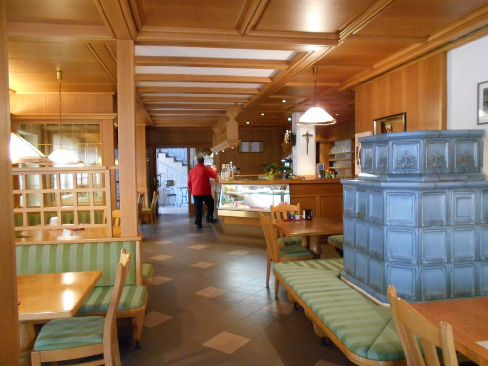 Hotel & Camping Gisser