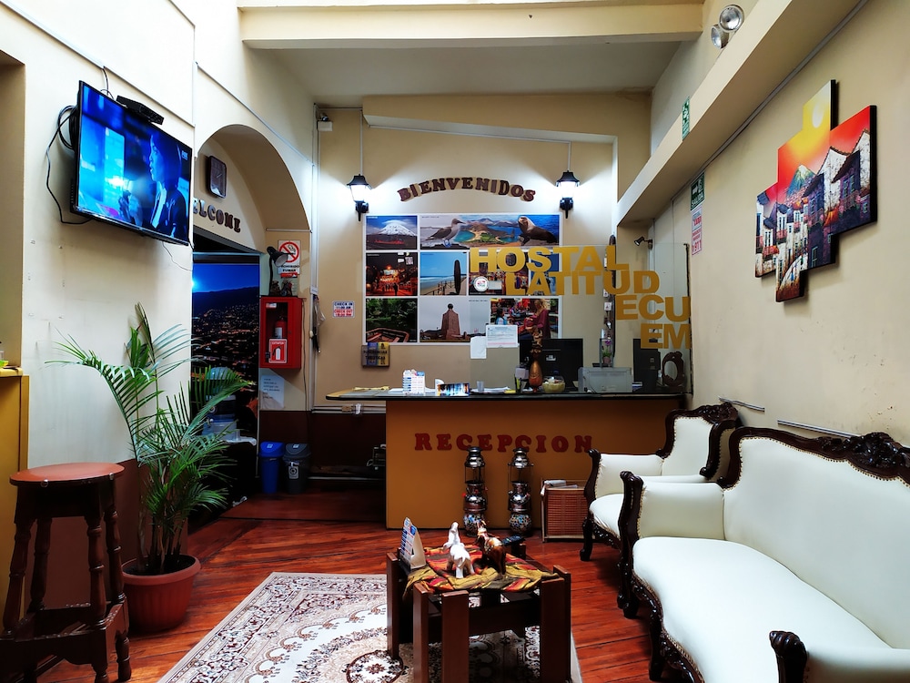Hostal Latitud Ecuem view 2