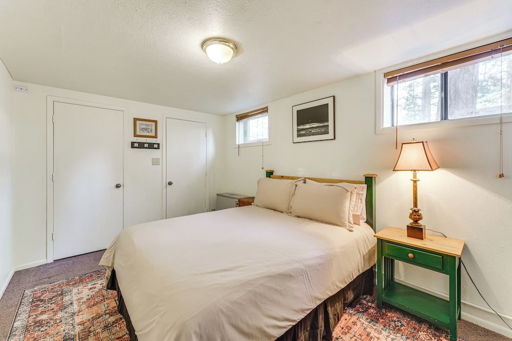 Walk to Angel Fire Resort: Condo w/ Furnished Deck