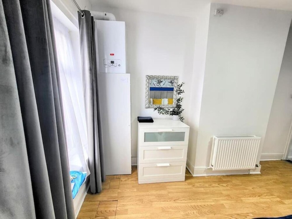 Spacious 2-bed Near Etihad-games Room-free Parking