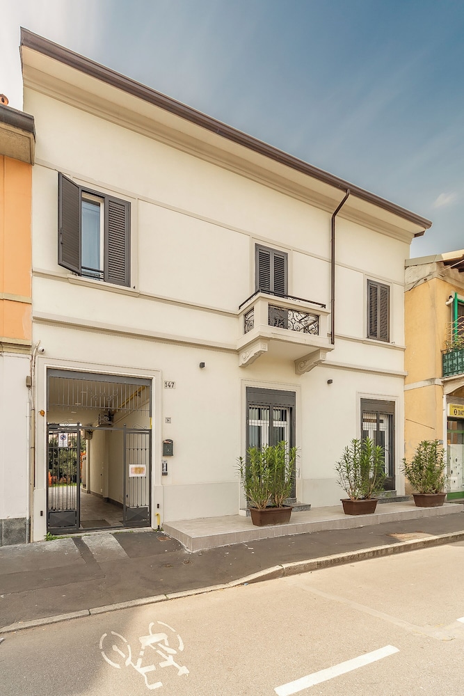 KHL apartments