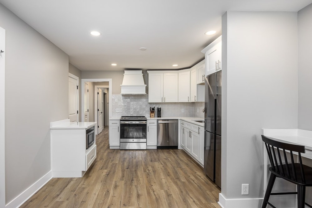 The Nomad 64-person Hillsboro Village Retreat Studio 1BR Spaces