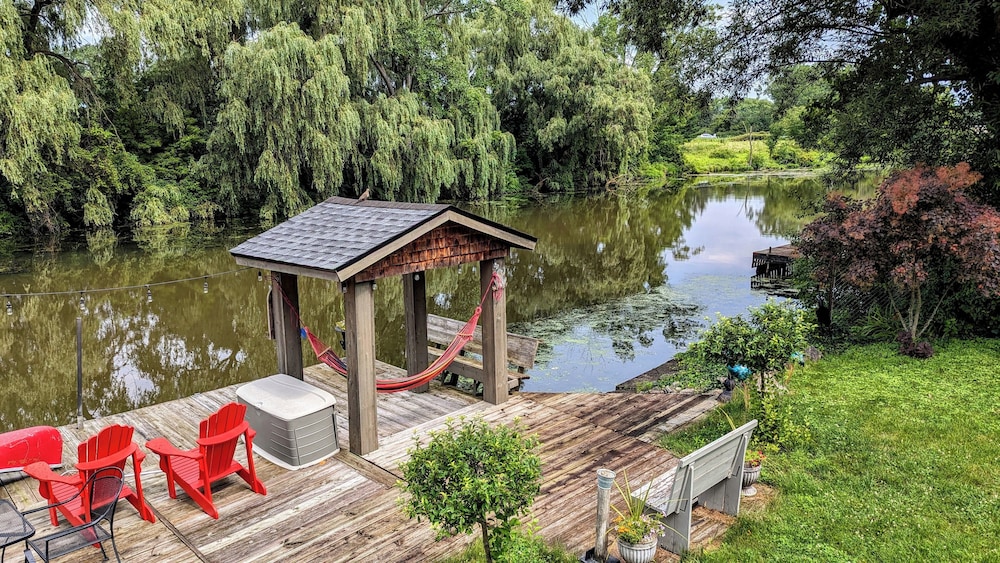 Niagara Creekside B&B