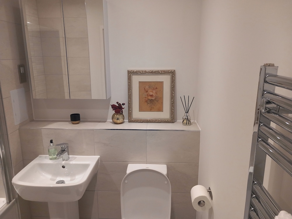 Tranquil Loughton Apartment Retreat