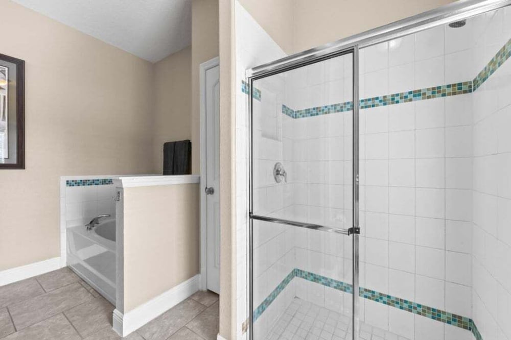 Spacious 5-Bedroom Resort Pool Home with Lake View 5 Villa