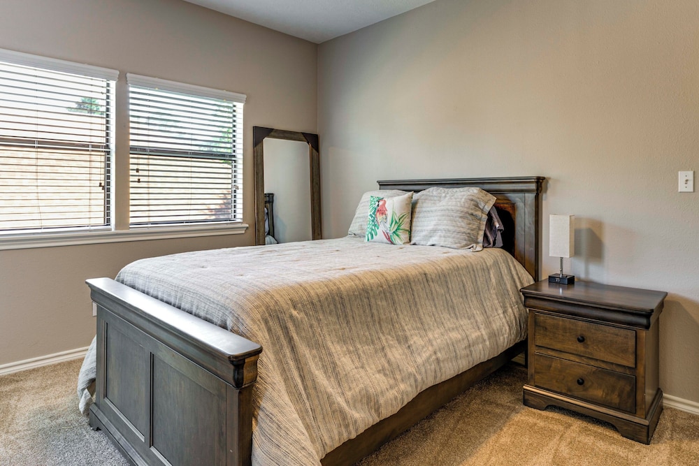 Waterfront Lake Conroe Home w/ Pool Access!