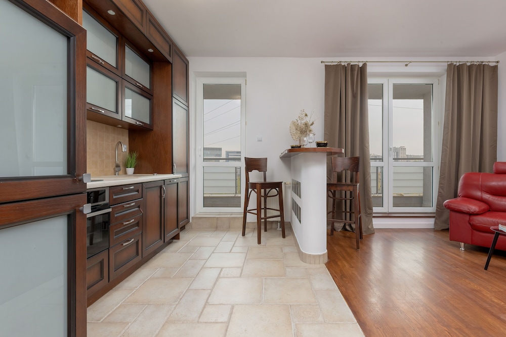 Cozy Apartment Near Airport by Renters view 5