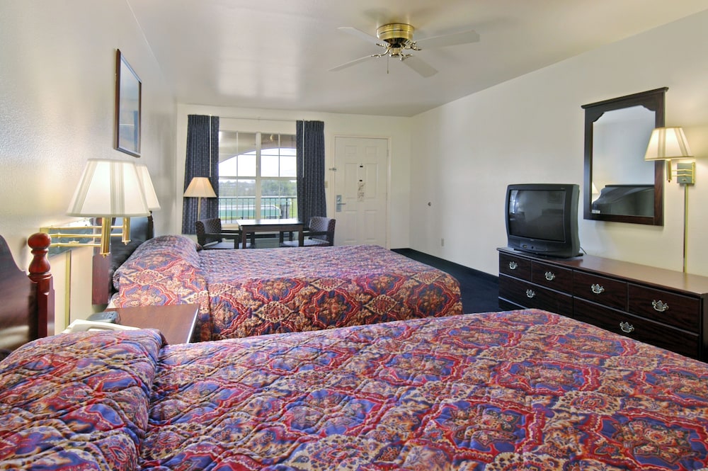 Super 8 by Wyndham Greenville view 5