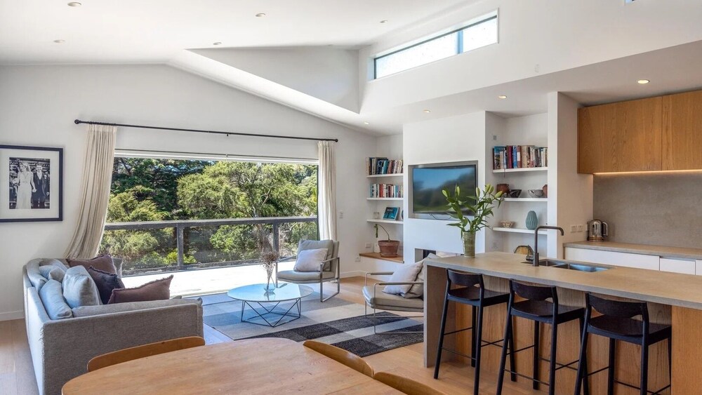 Onetangi Seaview Residence