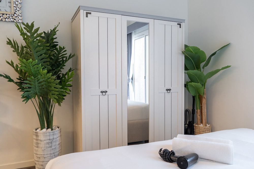 Your Dream Stay in JVC - Stylish Studio for 4
