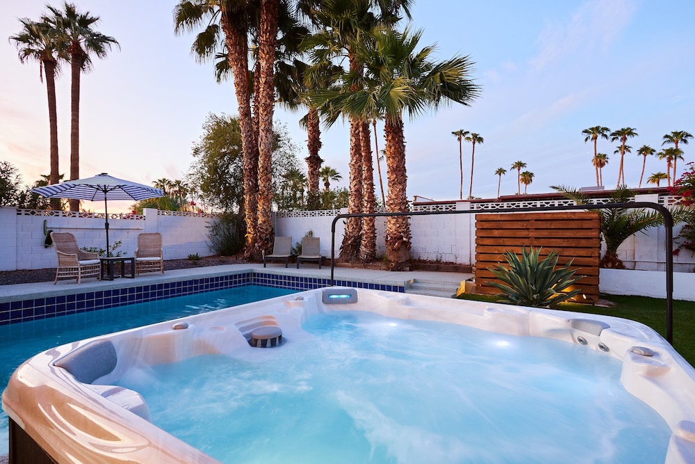 Desert Rose-hot Tub-pool Heat Avail-fire Pit-golf!
