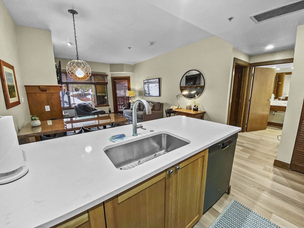 219b Sundial 1 Bedroom Condo view 2
