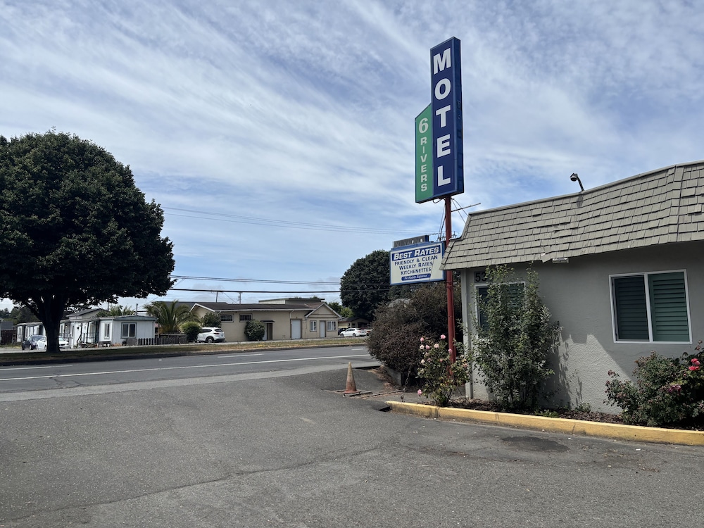 6 Rivers Motel Fortuna near Hwy 101