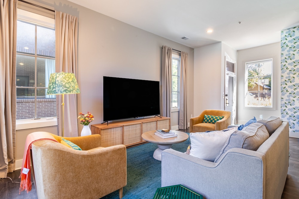 The Magnolia 7 by Avantstay 5 Mins to Broadway