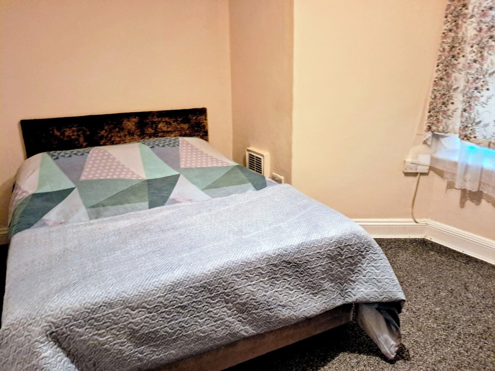 Central 2-bed House - Sleeps 2 & Friendly