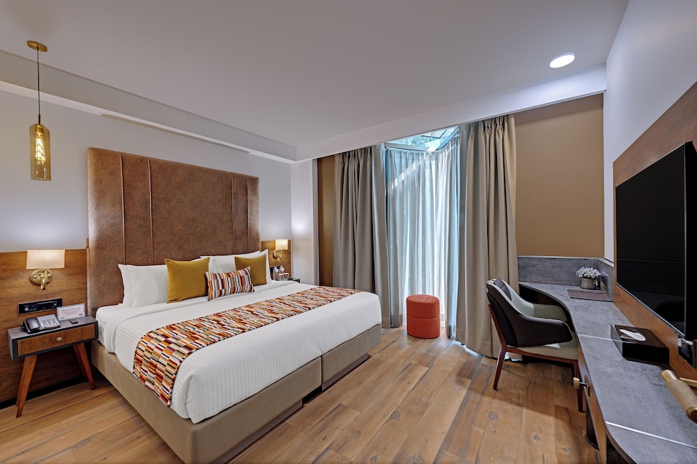 Hays AIR By Ahuja Residences - Golf Course Ext. Road & Sector 51