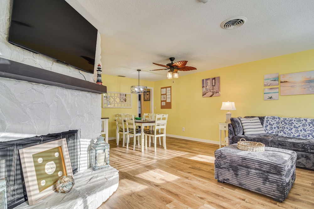 6 Mi to Clearwater Beach: Home w/ Furnished Lanai