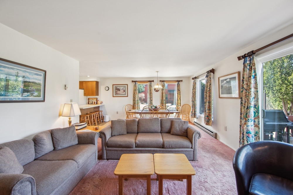11D - Spacious & Family-Friendly Getaway 3 Bedroom Townhouse by The Summit at Gore Mountain