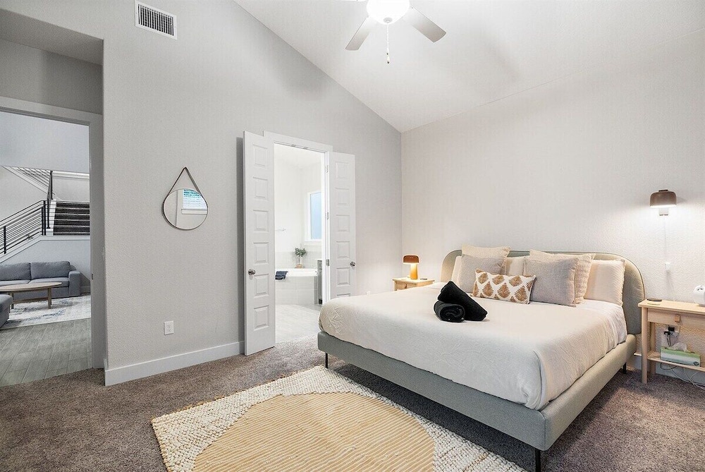 Spacious Cozy 4B Home in Frisco