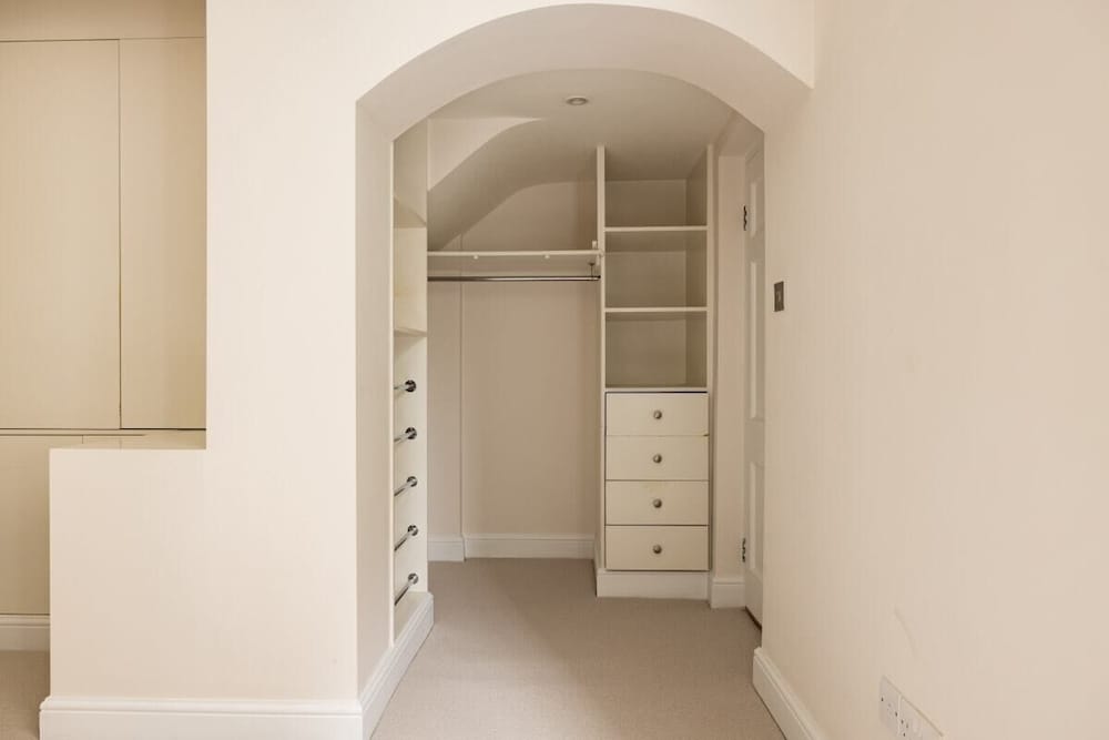 The Chelsea Nest - Stylish 2bdr With Balcony