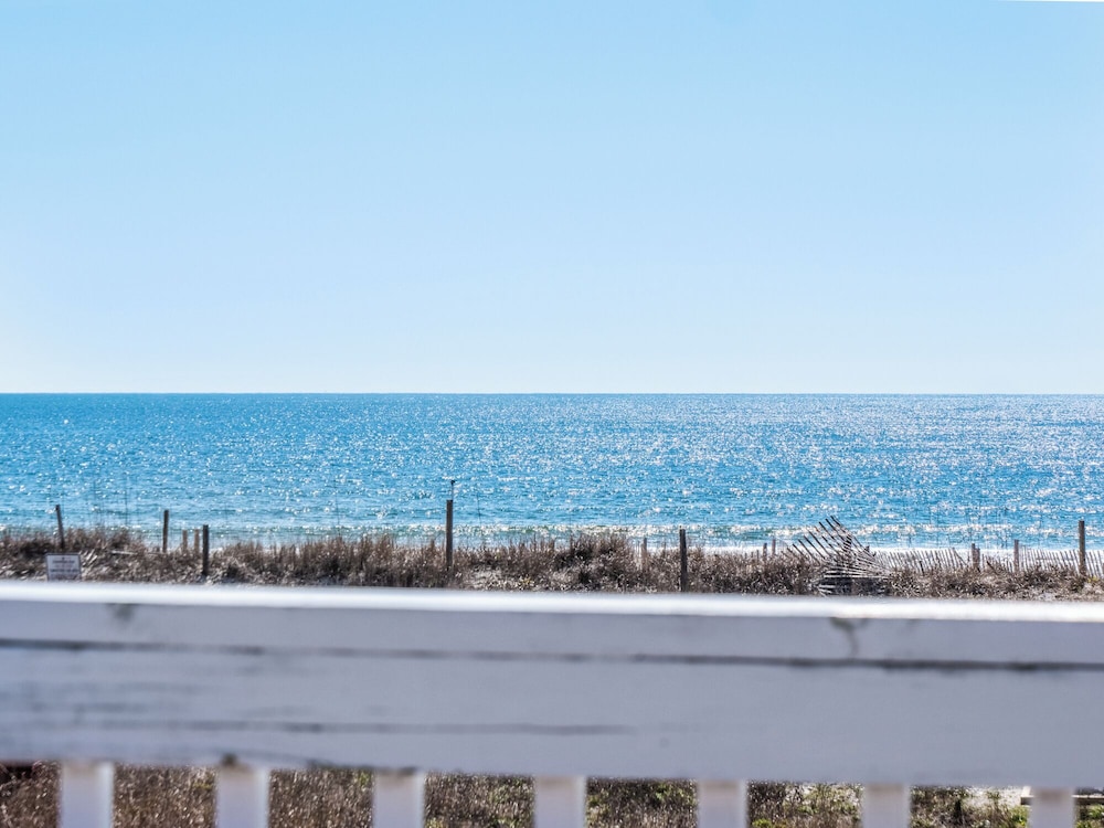 In Good Sands by Topsail Realty