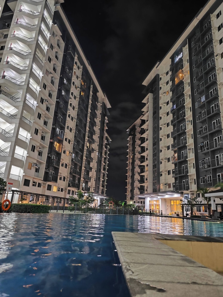 Luxurious and Cozy Condo in Quezon City With City View