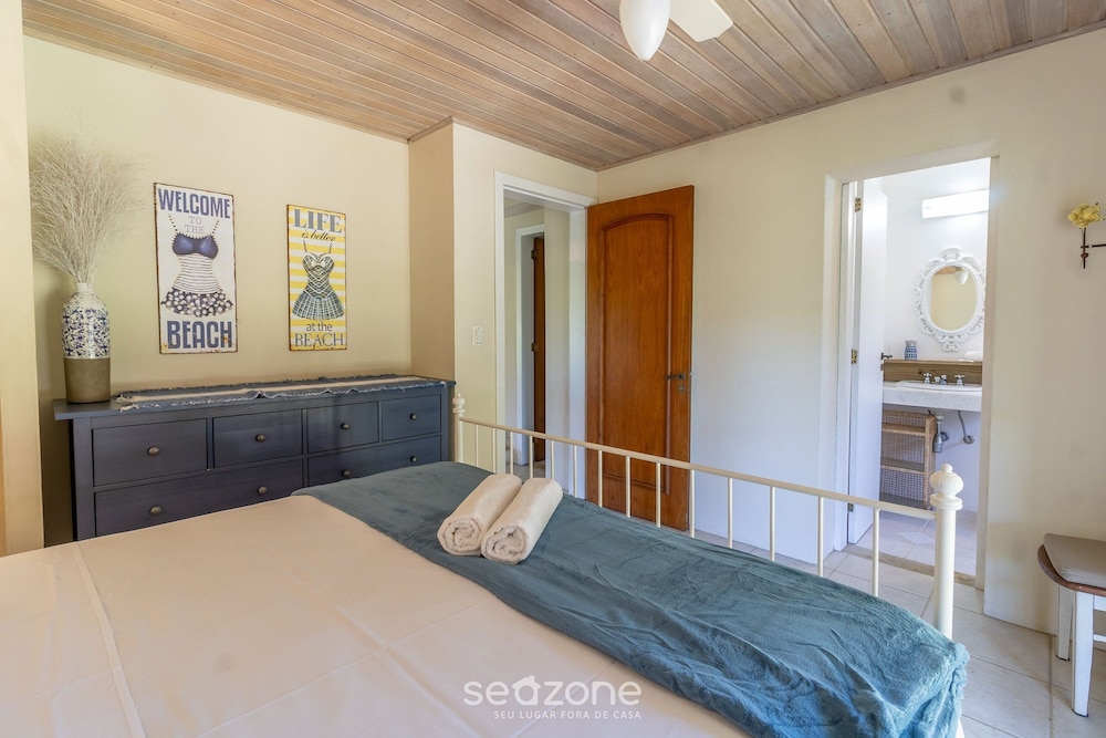 Comfortable Duplex in Praia do Rosa - SC Rfe000