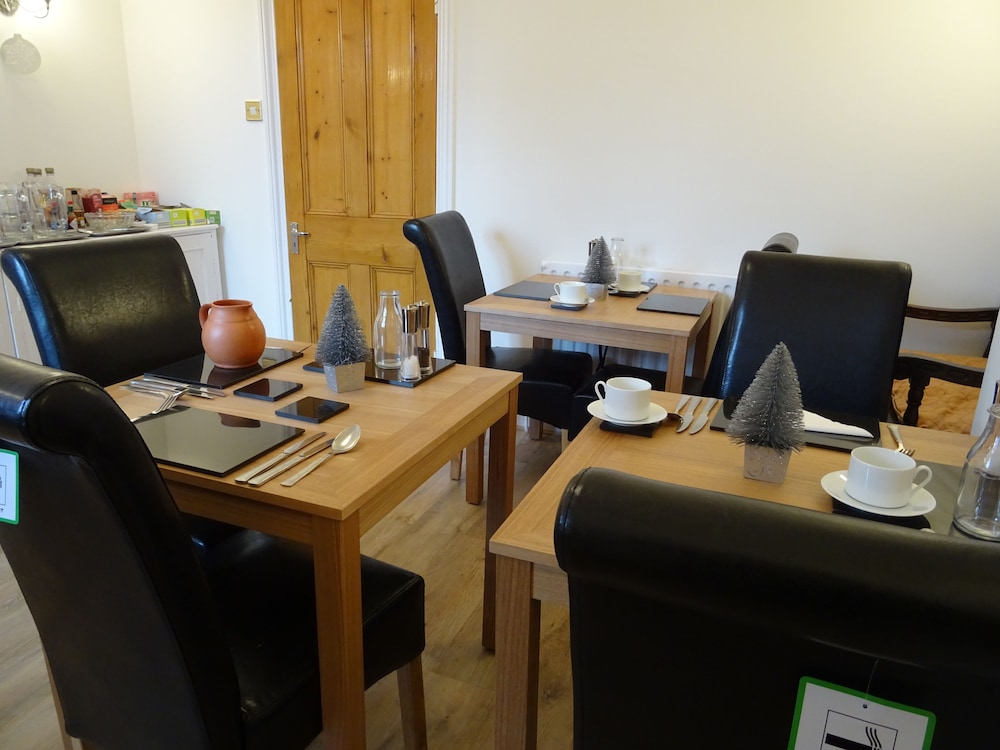 Barnes's Rest Bed & Breakfast & Caravan
