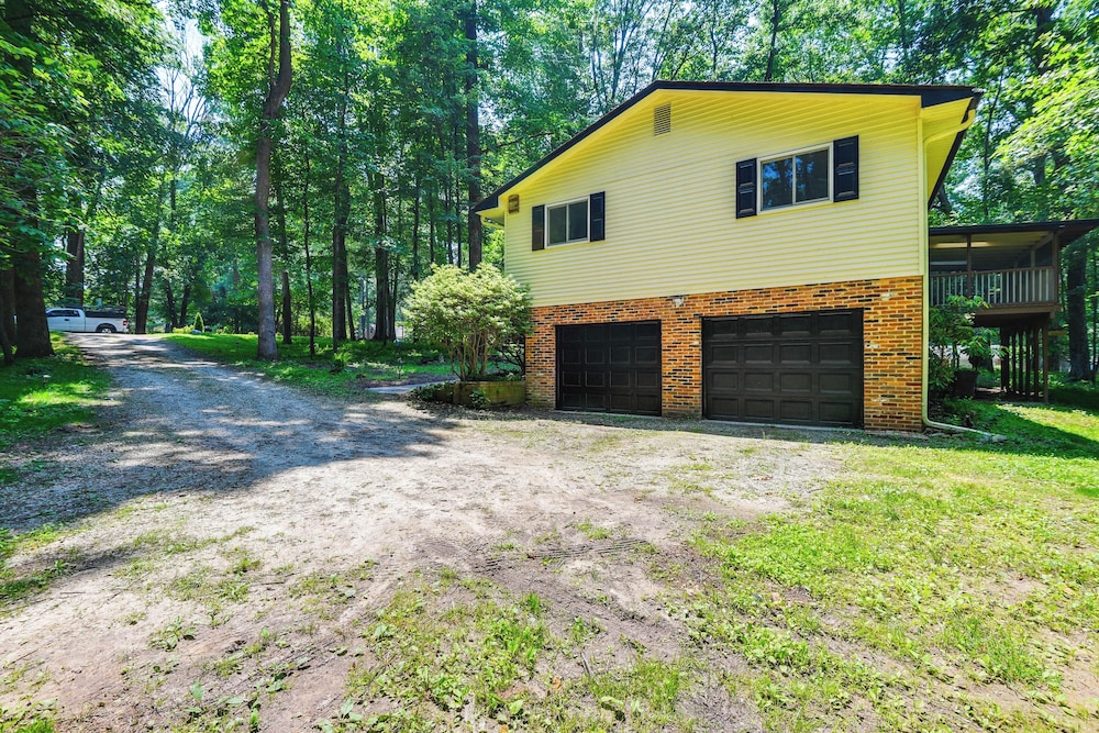 9 Mi to Historic District: Ellicott City Home!