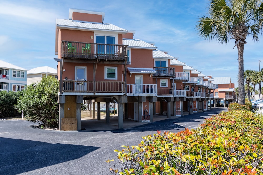 Laguna Bella B8 2 Bedroom Condo by RedAwning view 4