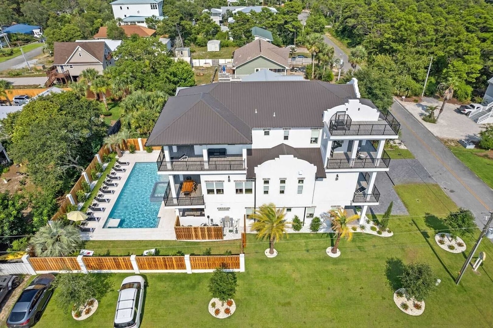 30A Born 2 Beach by Avantstay Luxury Gulf Views w/ Private Pool
