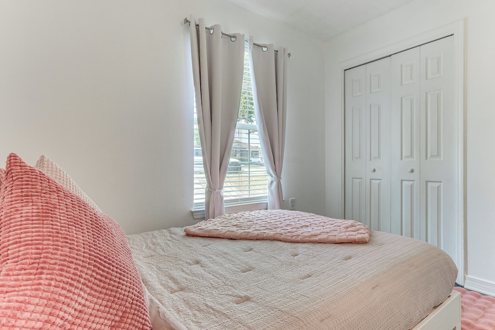 3 Mi to Beach: Quiet Gulf Breeze Gem Near Dtwn
