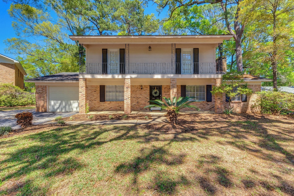 Family-friendly Home: 6 Mi to Downtown Mobile! view 4