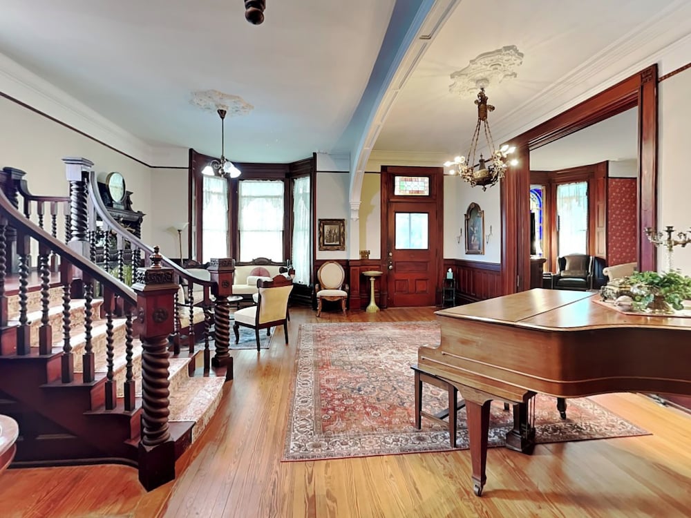 Victorian Rose by Ryson Vacation Rentals