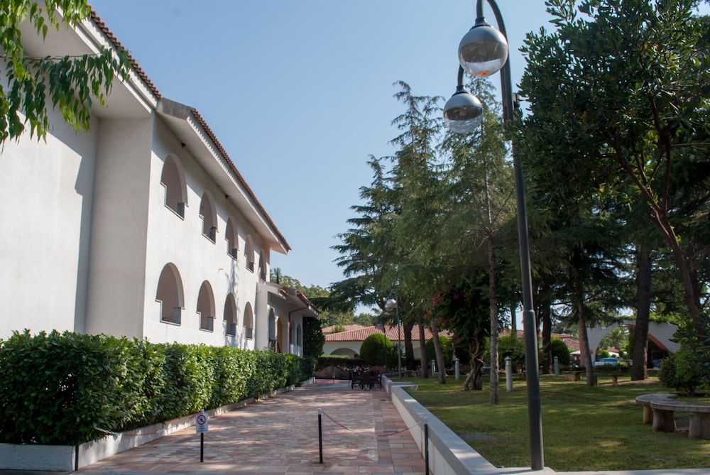 Villaggio Turistico La Mantinera Hotel