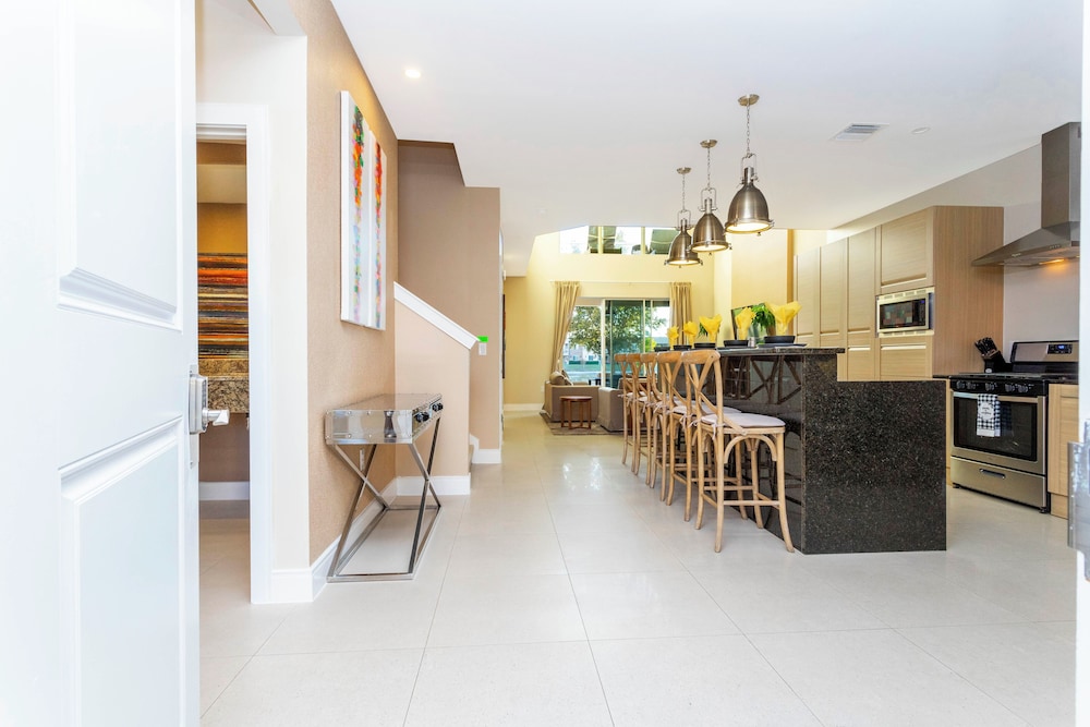 Stunning 4Bd Close to Disney Magic Village 7614 view 5