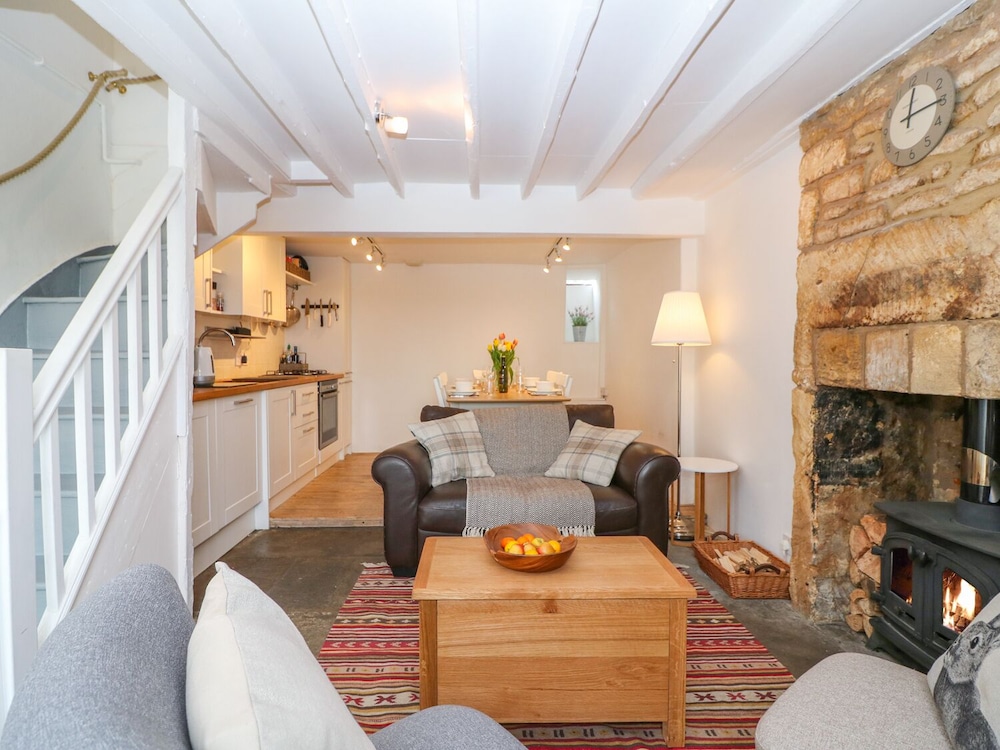 Thrower's Cottage view 3