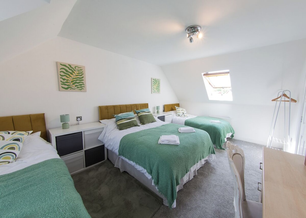 5 Bed Detached House - Sleeps 14