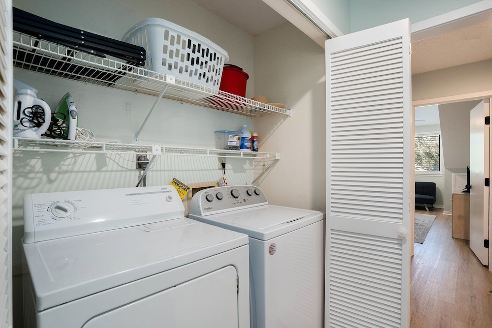 2d West Hyde Park 3 Bedroom Condo