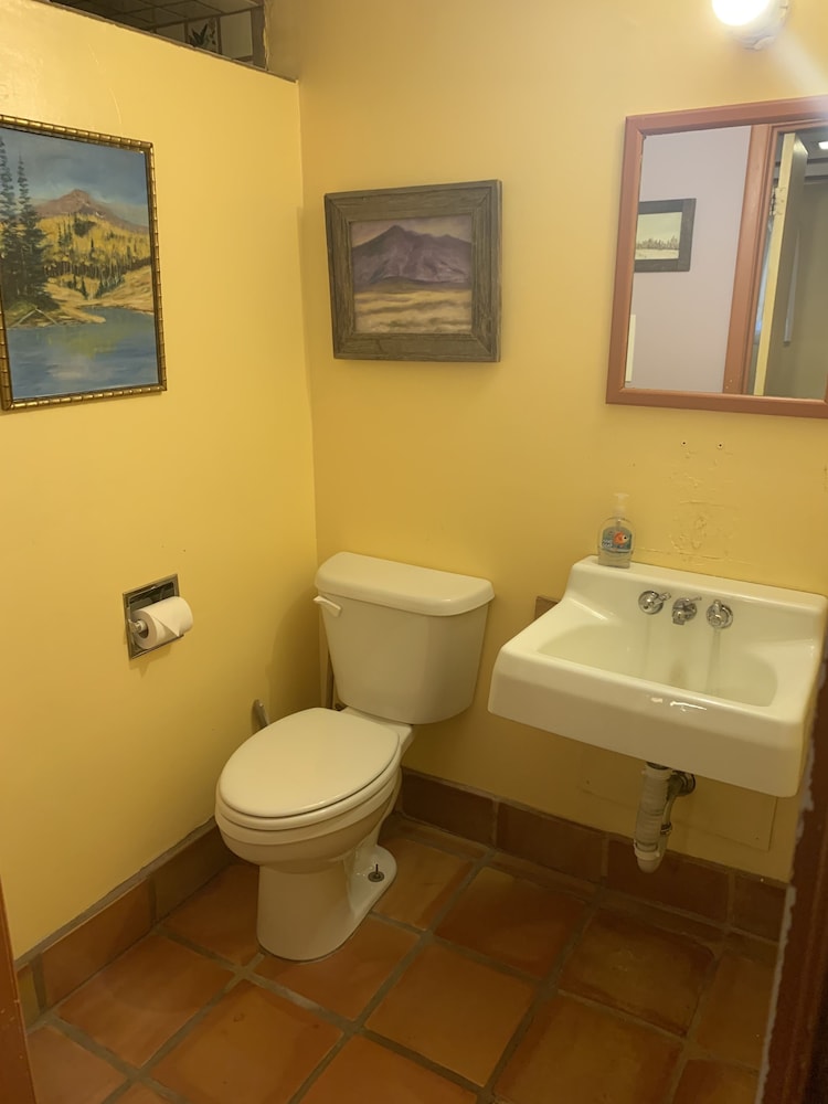 SnowMansion Taos Adventure Lodge
