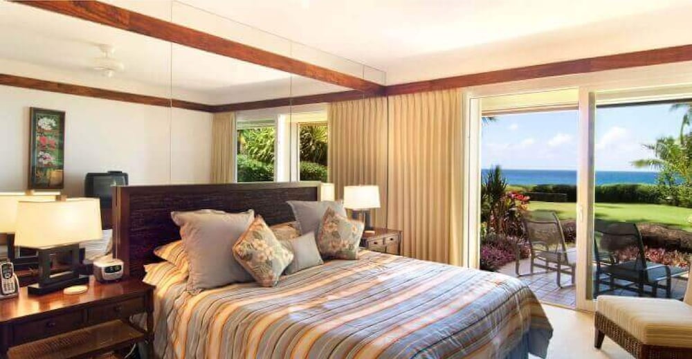 Whalers Cove Oceanfront Resort view 4