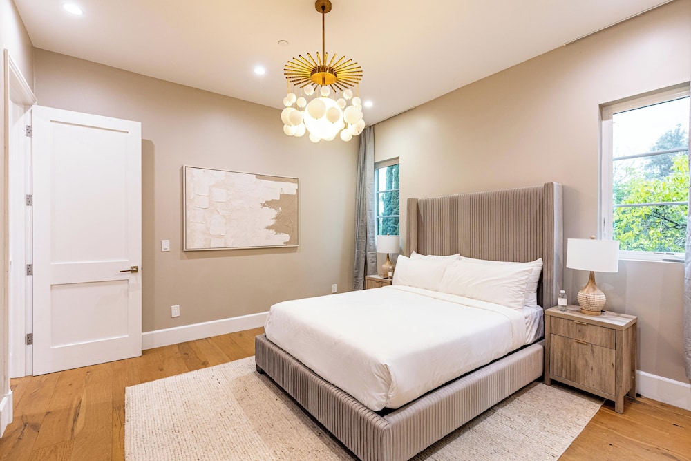 Otis Ave - Modern Farmhouse Retreat w/ Pool, Spa & Luxe Interiors