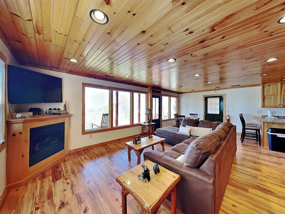 Honey Bear Hideaway by Jackson Mountain Rentals