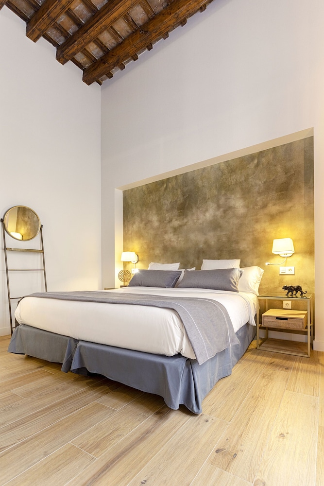 Amazing Apartment With Balconies in City Center Plaza de Espa a III