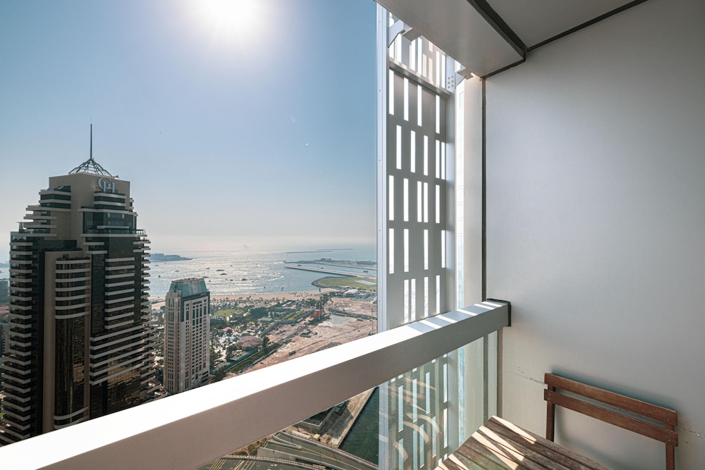Stunning 1-bed in the Iconic Cayan Tower