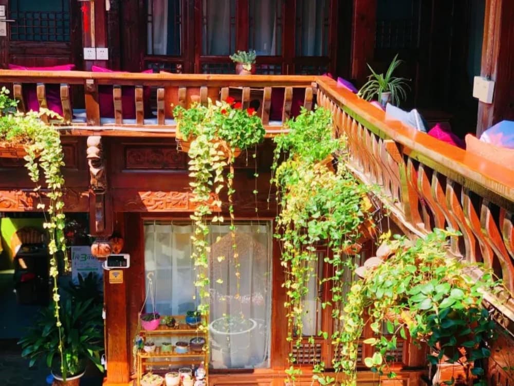 Floral Hotel Northern Cloudborn Lijiang view 4